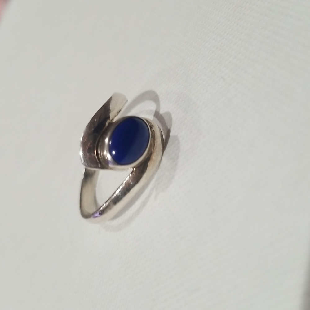 Ring 925 stamped silver.